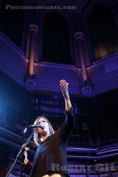 ALDOUS HARDING - 2016-03-23 - PARIS - L'Archipel (26 bis rue de Saint Petersbourg) - Hannah Sian Topp